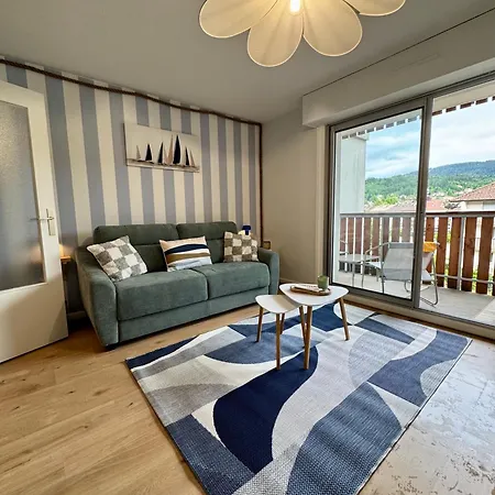 Le Bleu Marine, Grand Au Calme, A 2 Pas Du !