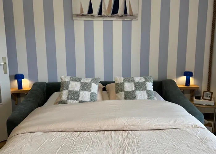 Le Bleu Marine, Grand Au Calme, A 2 Pas Du ! アパート ジェラールメ