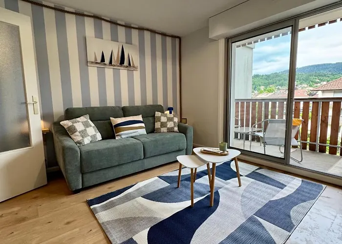 Le Bleu Marine, Grand Au Calme, A 2 Pas Du !